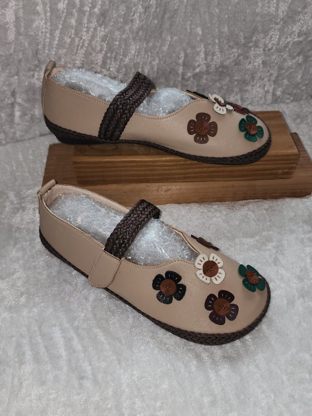 Brand Unknown, Women's Flats With Braided Band, Size 39 (US 8.5)